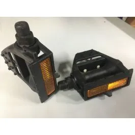 pedali bici corsa in nylon predisposti puntapiedi catarifrangenti