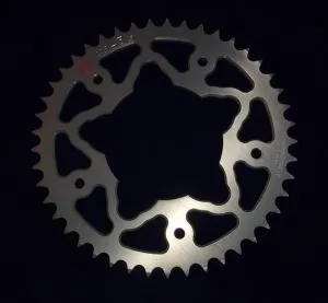 201P49-25 - Corona 49 Denti Sitta Ergal 7075, catena 525 per Aprilia SRV 850 e Gilera GP800,