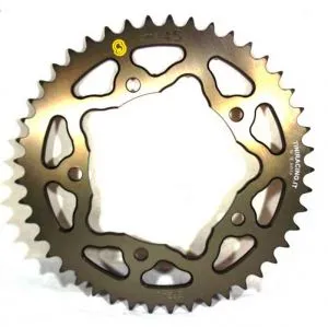 Corona Sitta 45 denti in ergal con trattamento ossido duro passo 525 per Suzuki GSX-R , TRIUMPH e altre