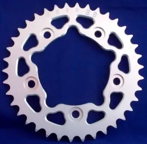 Corona 40 Denti Sitta in Ergal passo 520 per Ducati 999, 749, 899-959 Panigale, Monster 821 e Scrambler 803 16> codice 202D40-25