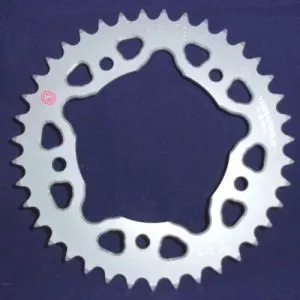 Corona 38 denti Ergal Sitta Yamaha R1 2015> - R6 99>02,catena 520, codice 202M38