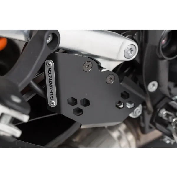 Protezione pompa freno-17310705