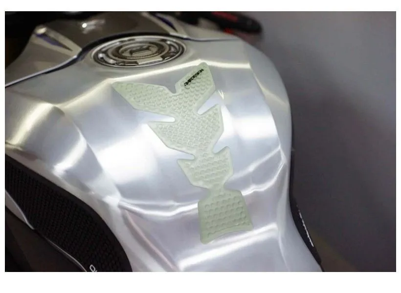 Paraserbatoio Puig modello tire trasparente - cod. 9939w - protegge la moto da graffi e raggi uv.