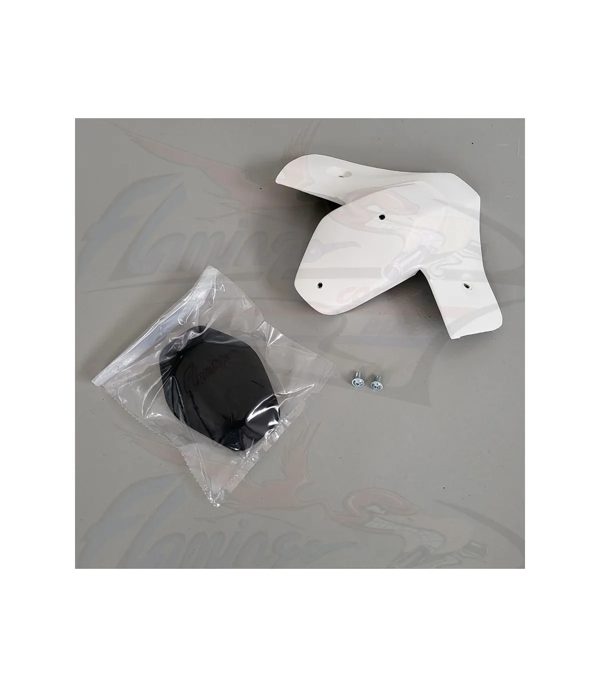 TAMPONE POSTERIORE NEOPRENE CON SUPPORTO FLAMINGO PER DUCATI PANIGALE V4 S/R 2022-2023